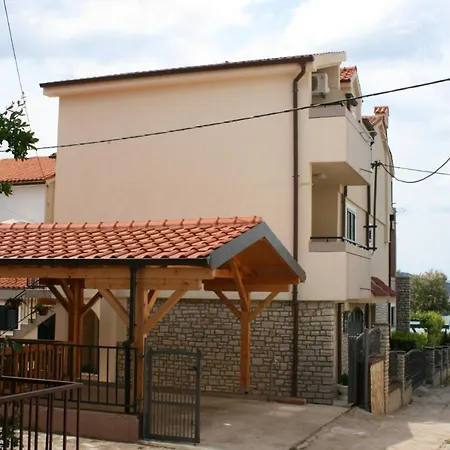 By The Sea - 4198 Appartement Vodice