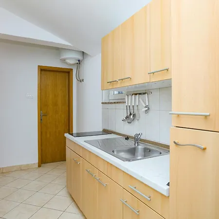 Apartment By The Sea - 4198