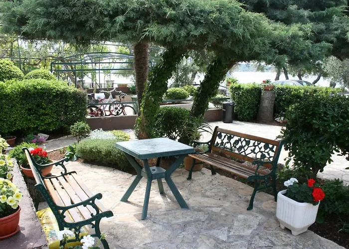 Apartman Apartments By The Sea Vodice - 4198 *